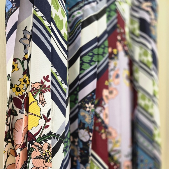 Tory Burch multi pattern pleated skirt - Picture 2 of 6